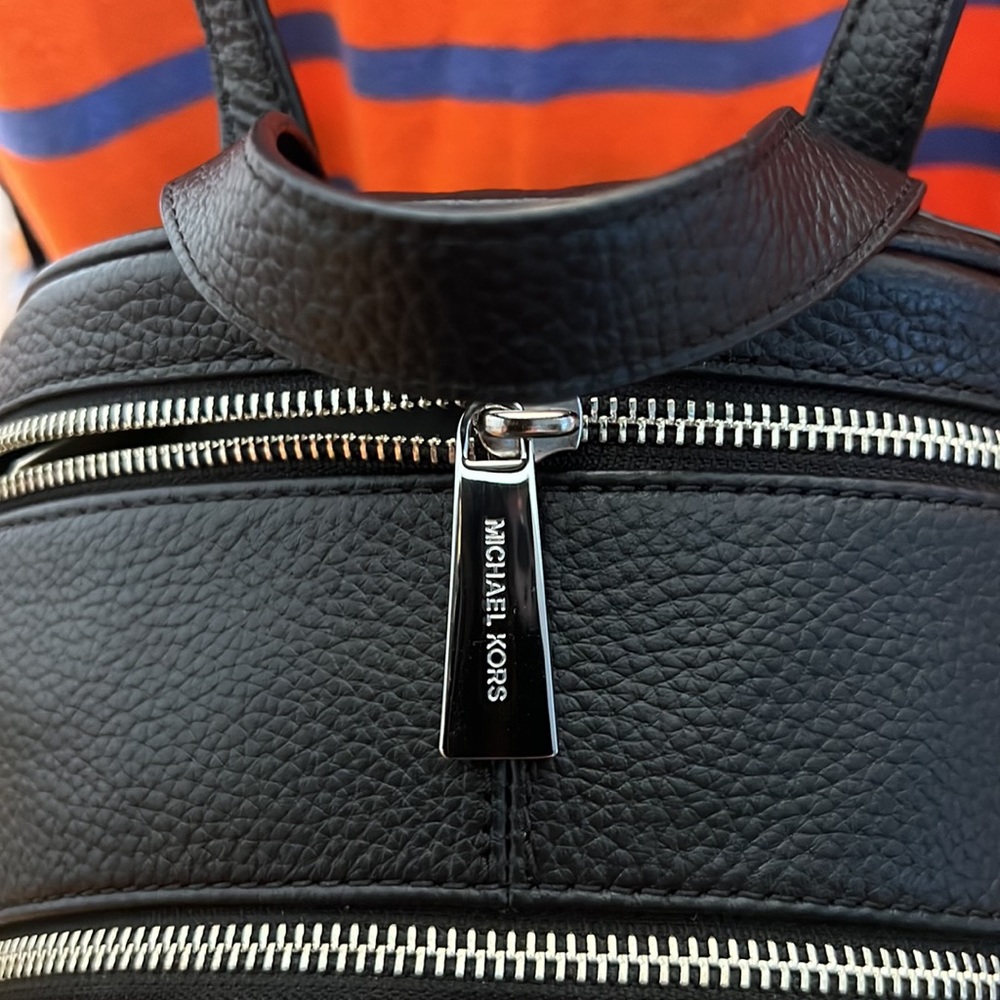 Michael Kors 100% Authentic leather back pack - Picture 5 of 7
